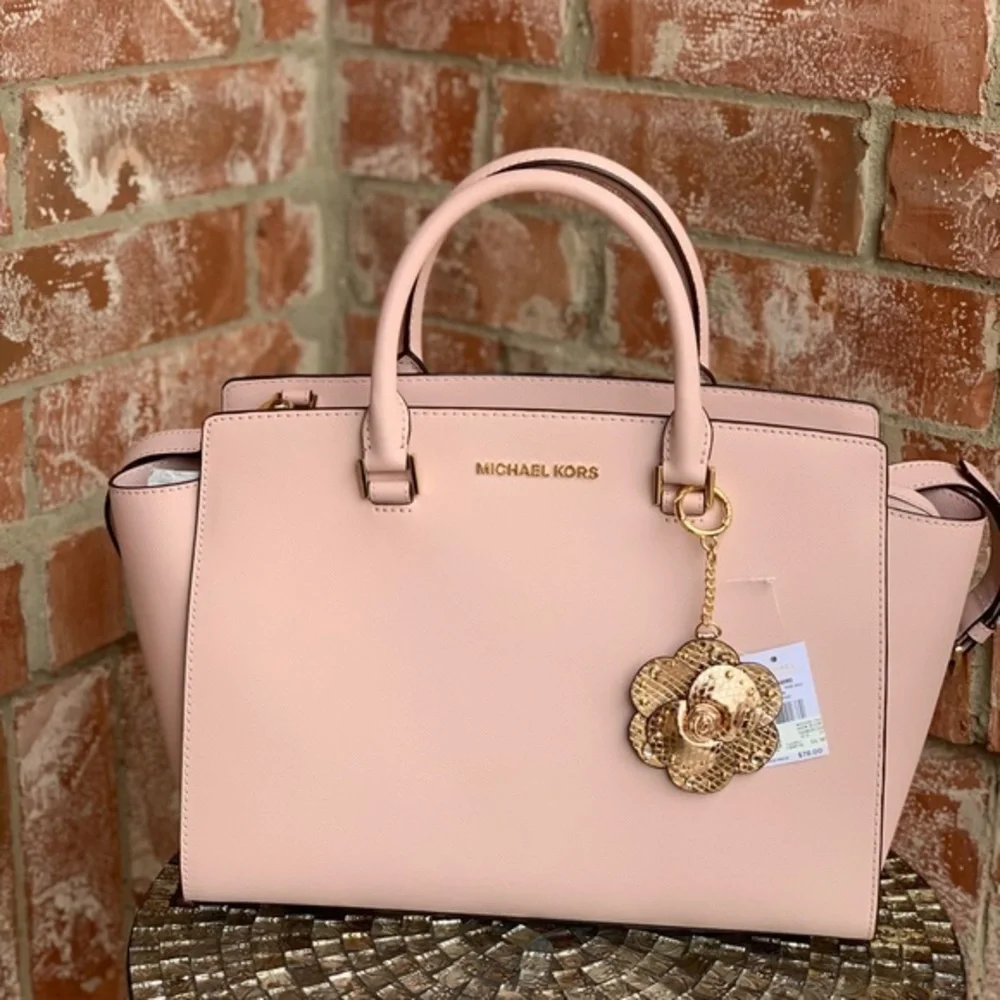 Michael kors large Selma satchel bag+ key charm